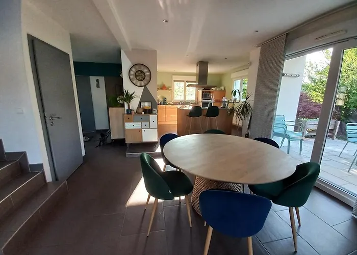 Villa 4 chambres, piscine privée, spa, salle cinéma, proche ski et Colmar Villa
