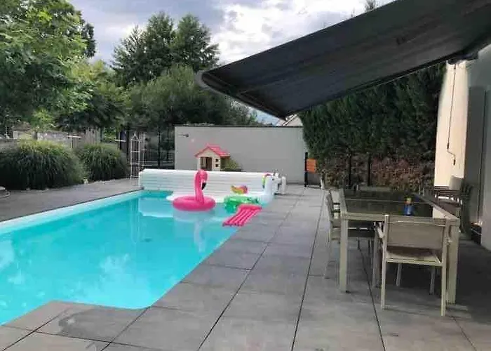 Villa 4 chambres, piscine privée, spa, salle cinéma, proche ski et Colmar Villa *