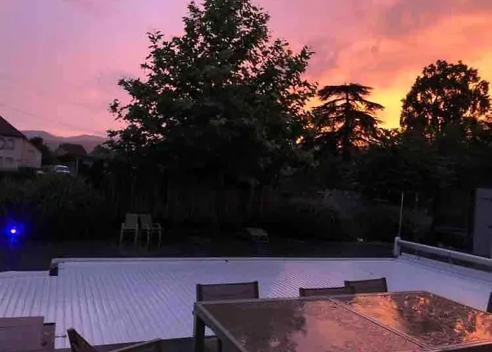 Villa 4 chambres, piscine privée, spa, salle cinéma, proche ski et Colmar
