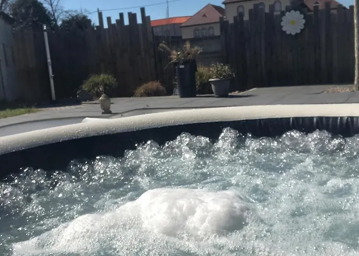 Villa 4 chambres, piscine privée, spa, salle cinéma, proche ski et Colmar *